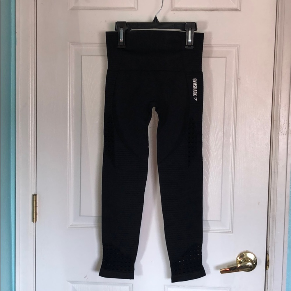 Cropped gym-shark leggings